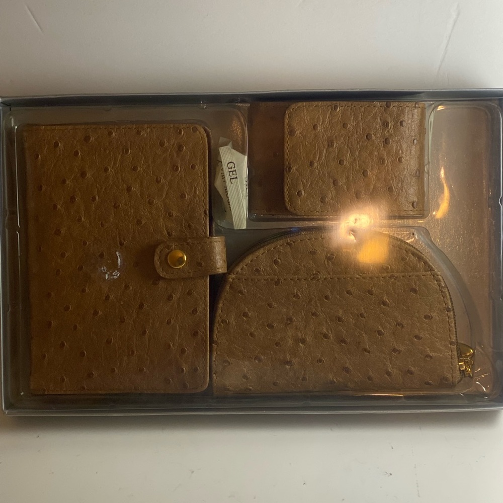 Unbranded agenda wallet three piece set ONS color brown.